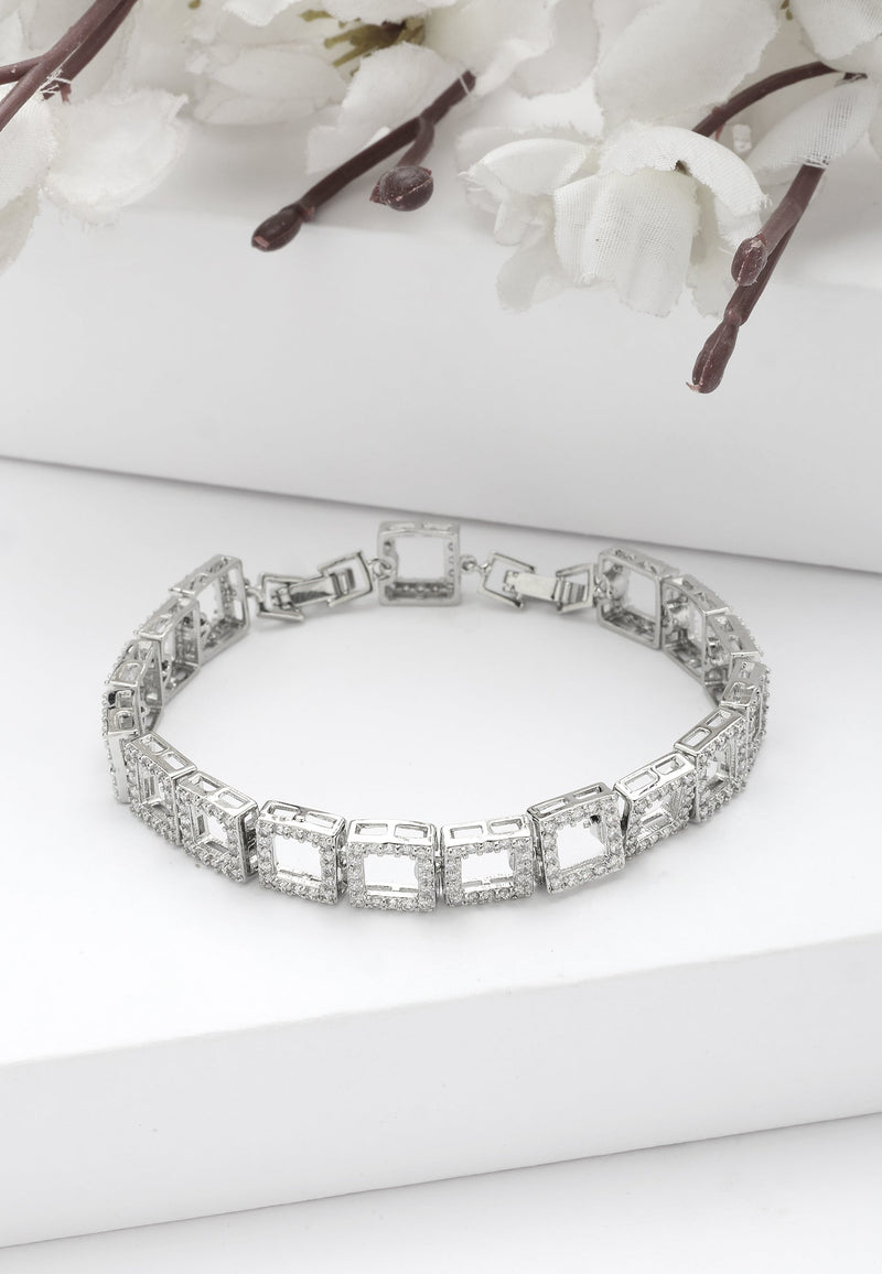 Diva Hollow Square Chain Bracelet