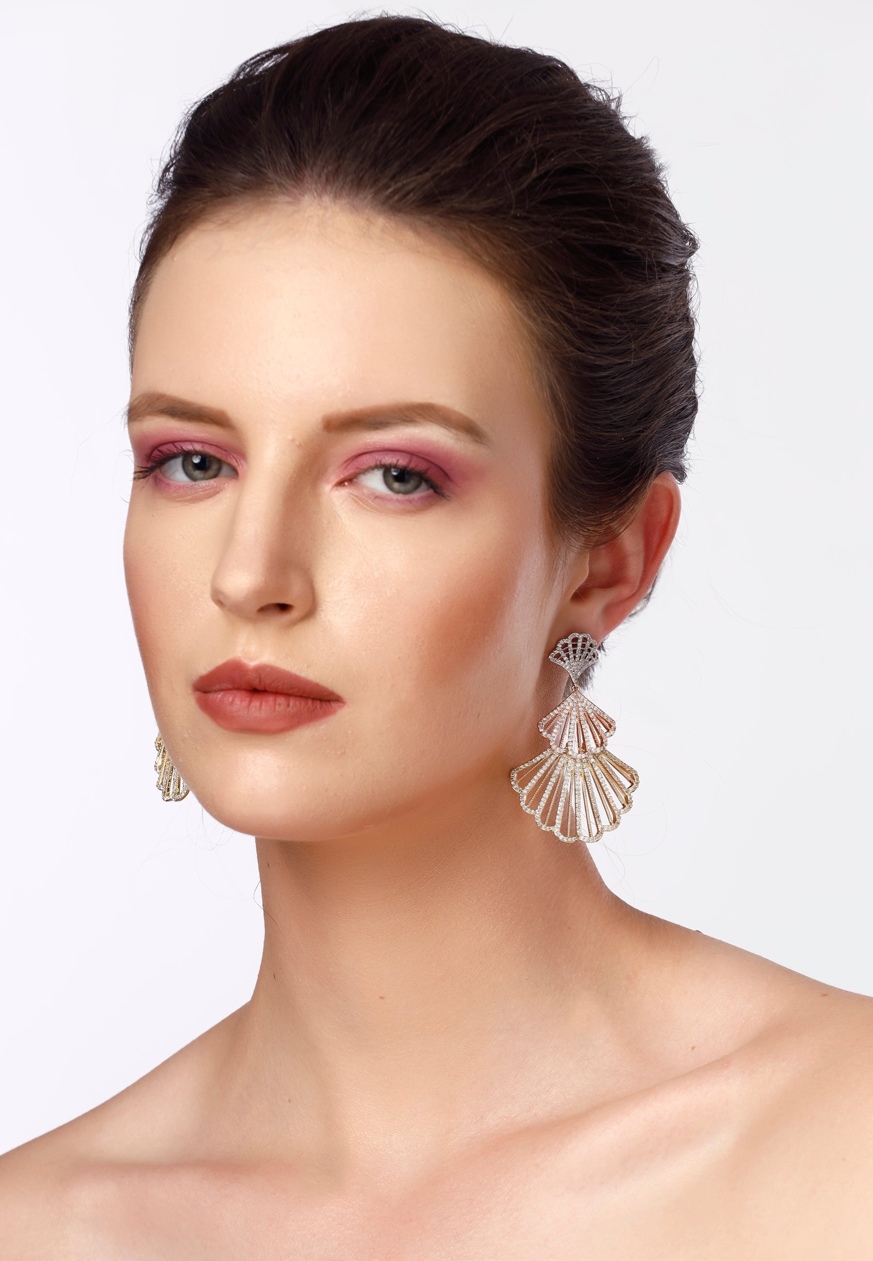 Diva Shell-shaped Dangle Earrings